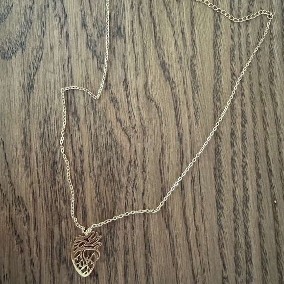 Human heart pendant chain - Picture 3 of 3